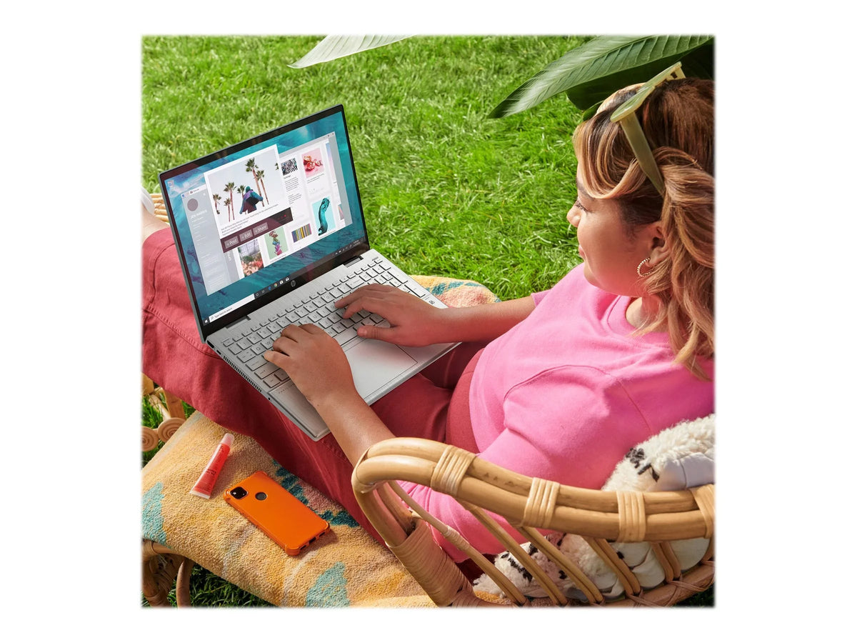 Pavilion x360 Laptop 15-er0051nr - Flip design -  Core i5 1135G7 / 2.4 GHz - Win 10 Home 64-bit - Iris Xe Graphics - 8 GB RAM - 512 GB SSD NVMe - 15.6" IPS touchscreen 1920 x 1080 (Full HD) - Wi-Fi 6 - natural silver - kbd: US