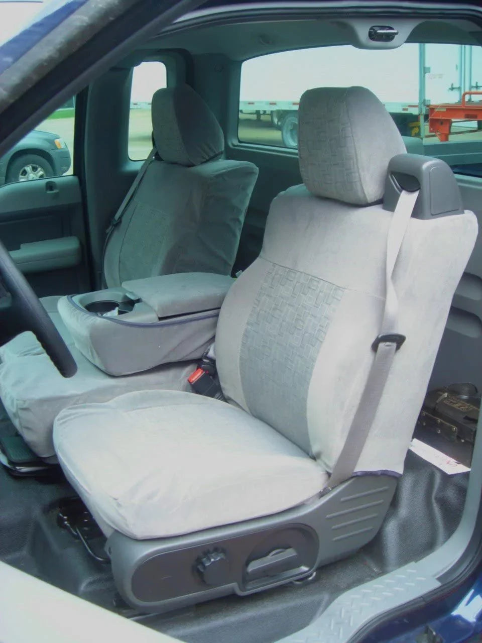 F369 2004-2008  F150 XLT Super Cab Front 40/20/40 Split Seat With Adjustable Headrests and Opening Center Console in Gray Velour