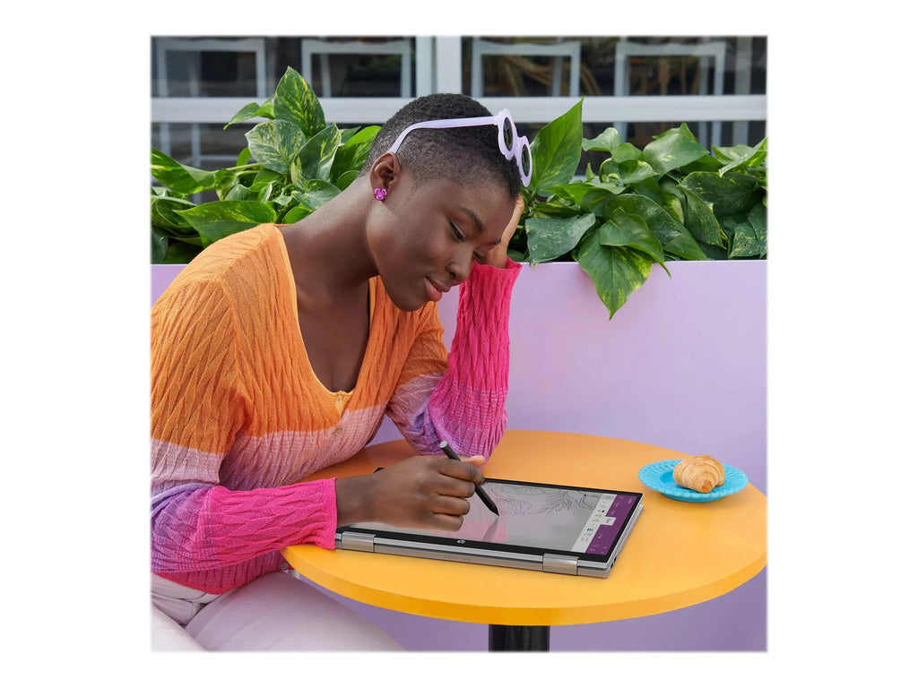 Pavilion x360 Laptop 15-er0051nr - Flip design -  Core i5 1135G7 / 2.4 GHz - Win 10 Home 64-bit - Iris Xe Graphics - 8 GB RAM - 512 GB SSD NVMe - 15.6" IPS touchscreen 1920 x 1080 (Full HD) - Wi-Fi 6 - natural silver - kbd: US