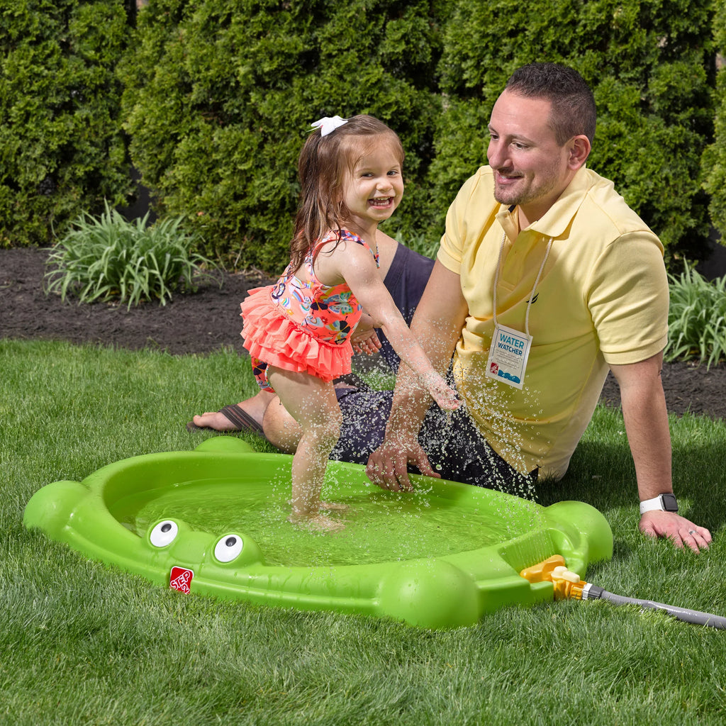 Step2 Waterbug Splash Pad Green Plastic Outdoor aqua Playset for Toddlers