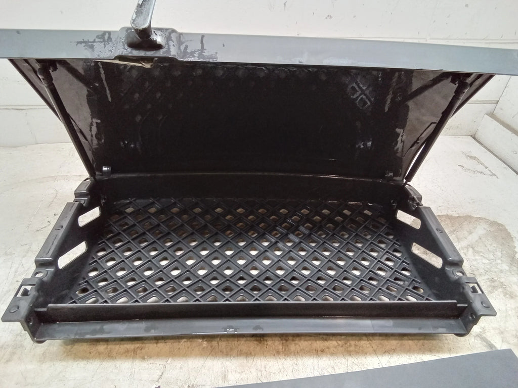 Pre-Owned 05 Nissan Xterra Roof Rack Storage Bin With protector OEM (Good)